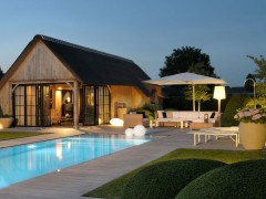 BoGarden BVBA Cottage poolhouse in eik met rieten dak