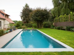 Ziwa Pool Omgetoverd