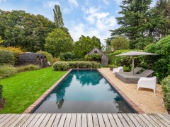 Geoblauw Moderne zwemvijver met authentieke look